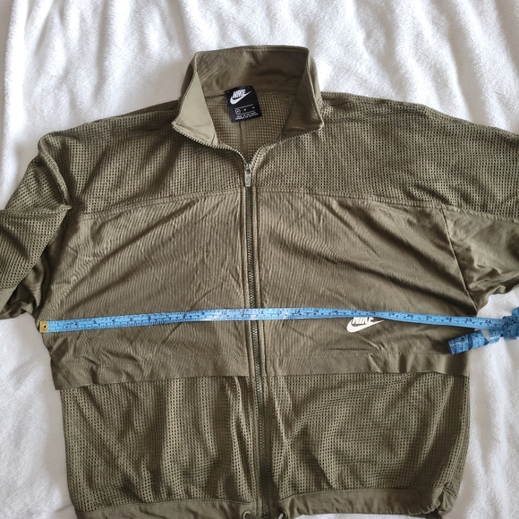 Nike mesh olive green windbreaker - Picture 2 of 3